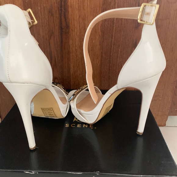 SCENE - Picture 6 of 7